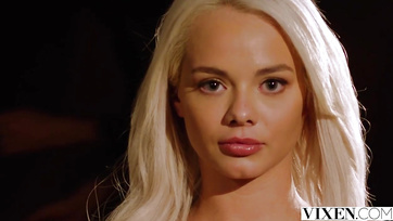 Blondynka top modelka spełniła swoje seksualne pragnienia czarującym tyłkiem Thumb