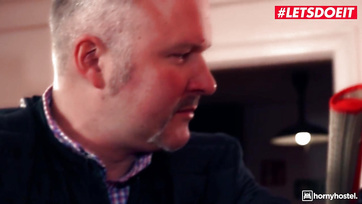 Rozpustna Węgierka wyciągnęła wyprostowanego kutasa faceta i rzuciła się na niego Thumb