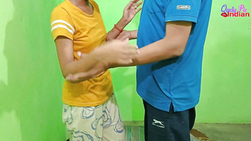 18-letnia nieskazitelna indonezyjska dziewczyna pozwala, aby jej mała cipka została pierwszy raz palcowana cipka Thumb